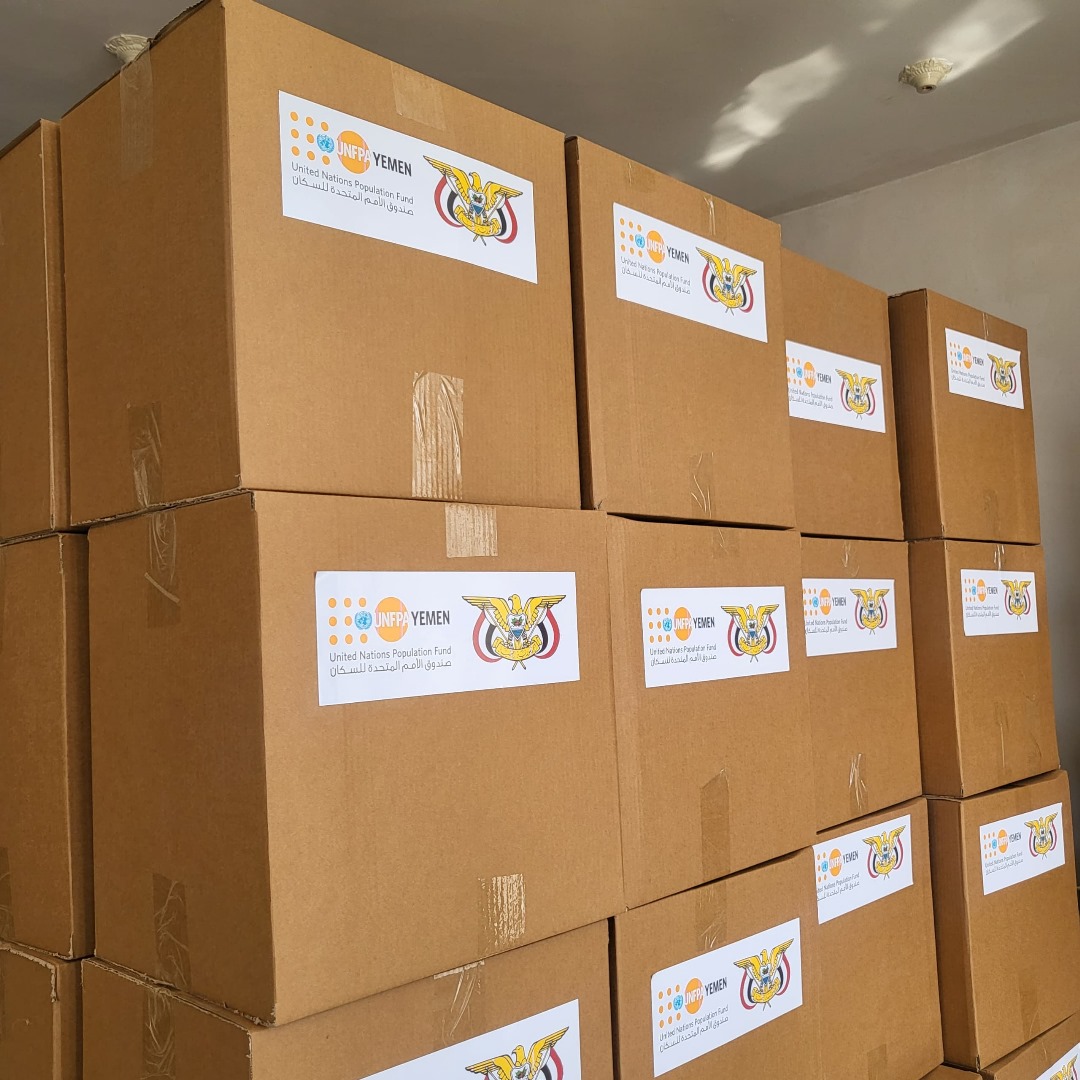 تسليم 210 مجموعة من أدوات التوليد إلى مستودعات صندوق الأمم المتحدة للسكان في صنعاء وعدن